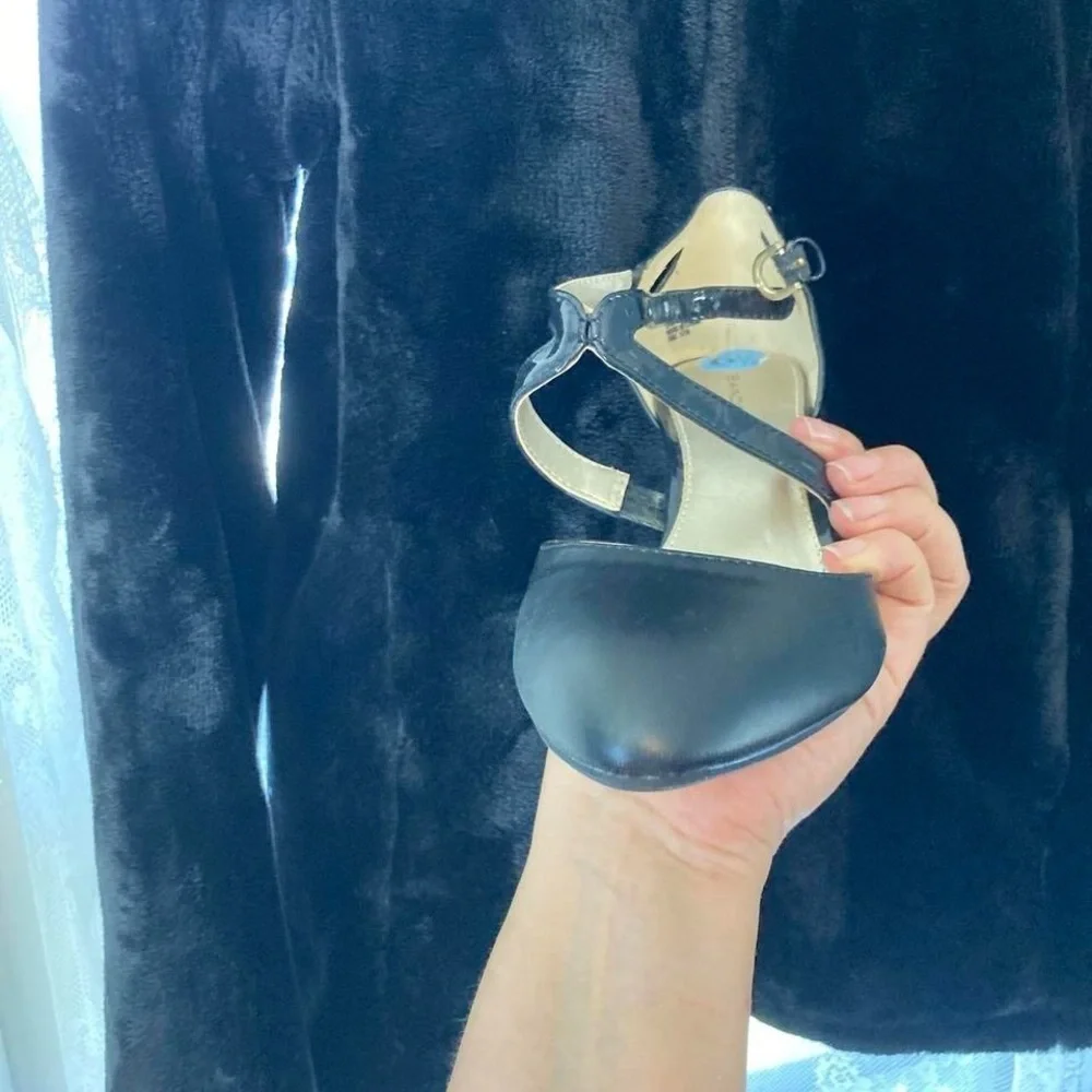 Bandolino Black Strappy Heels 6 1/2